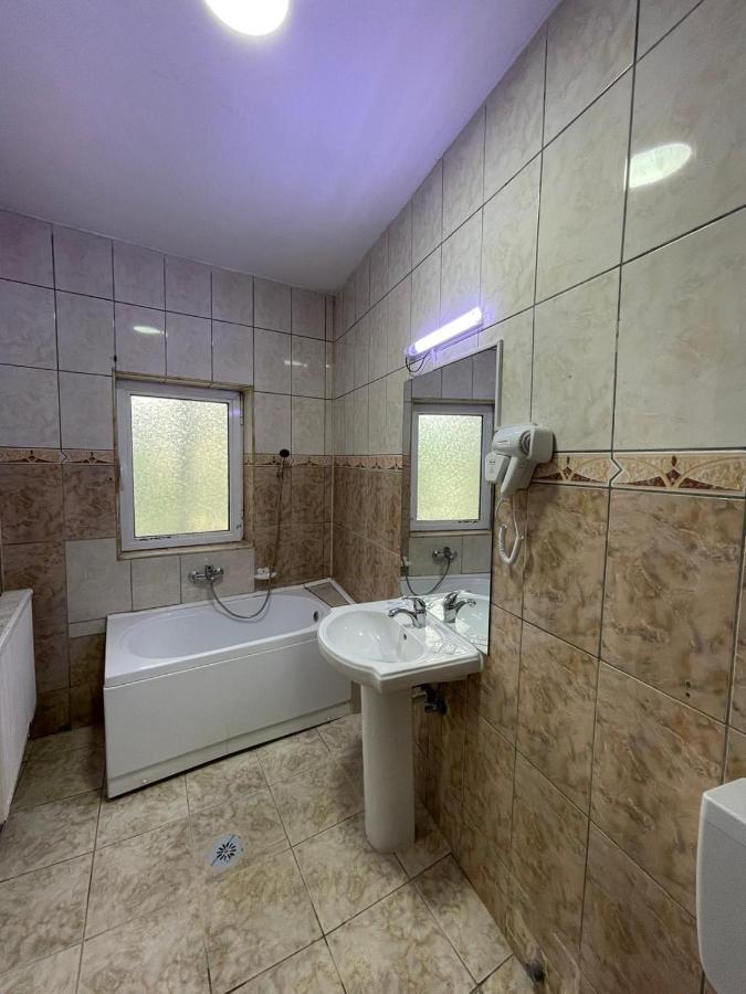 Hostel Tripoli Palace Букурещ Екстериор снимка