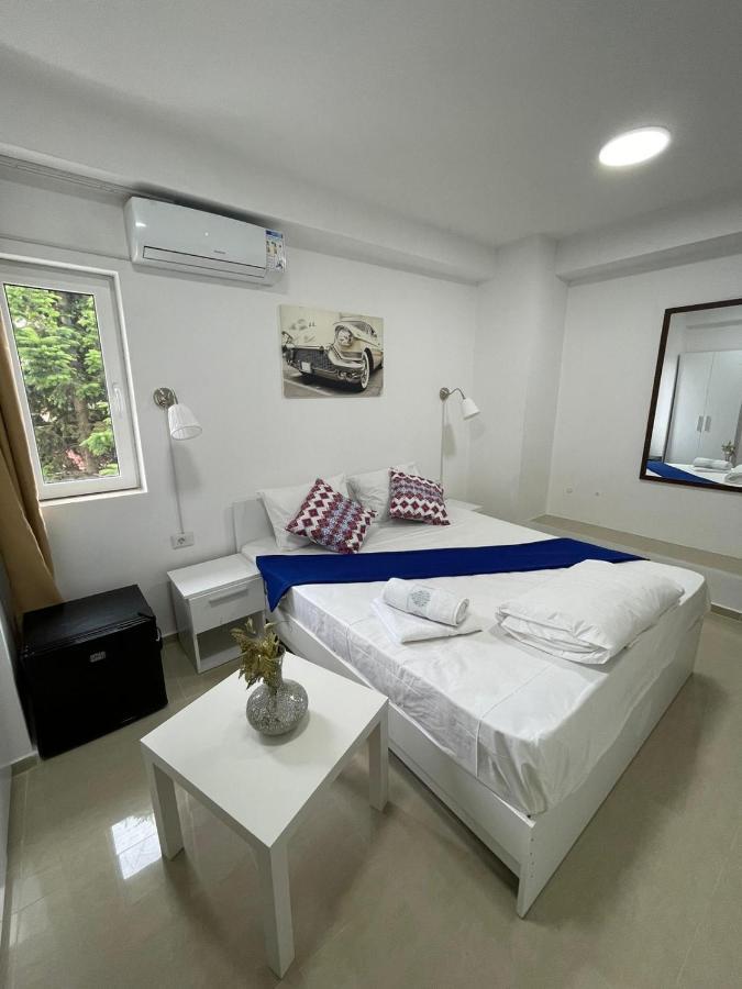 Hostel Tripoli Palace Букурещ Екстериор снимка